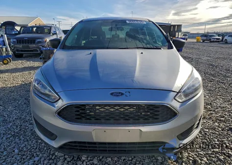 2018 Ford Focus S z USA, uszkodzony, nr VIN 1FADP3E27JL271619